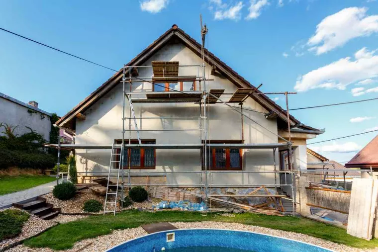 Professionnel pour ravalement de façade endommagée d'une maison suite à une tempête, Hirson, ENT Lefebvre